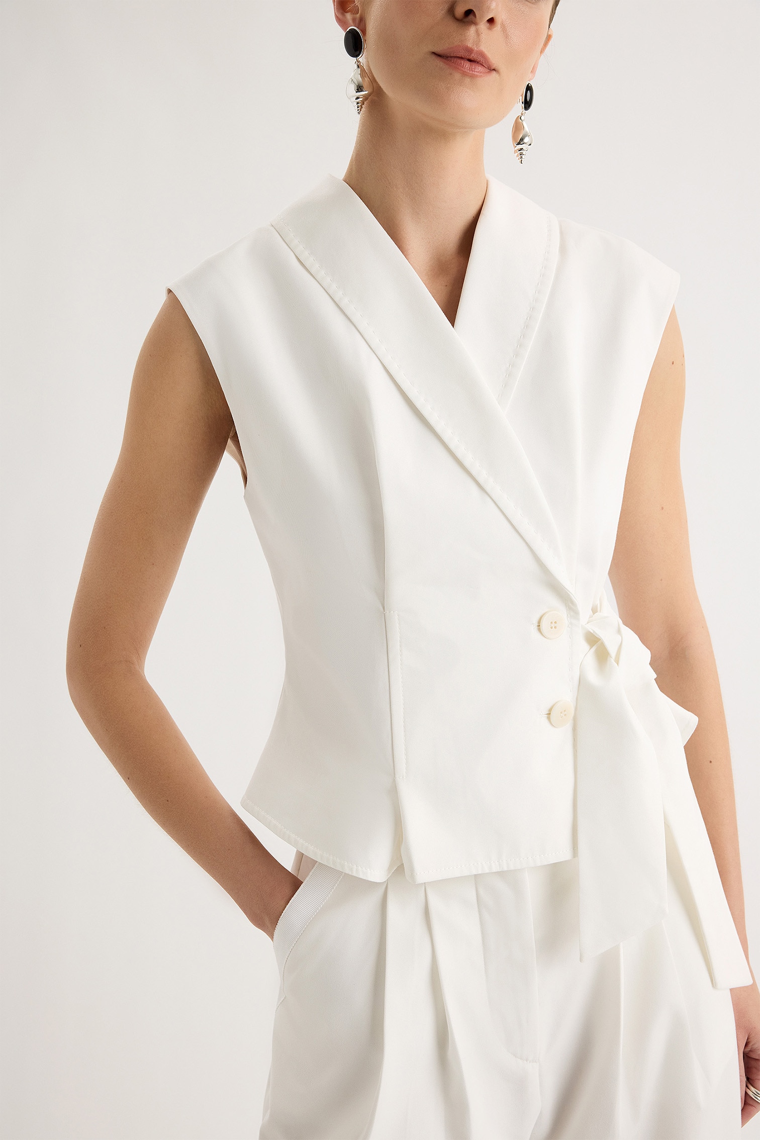 AURA VEST